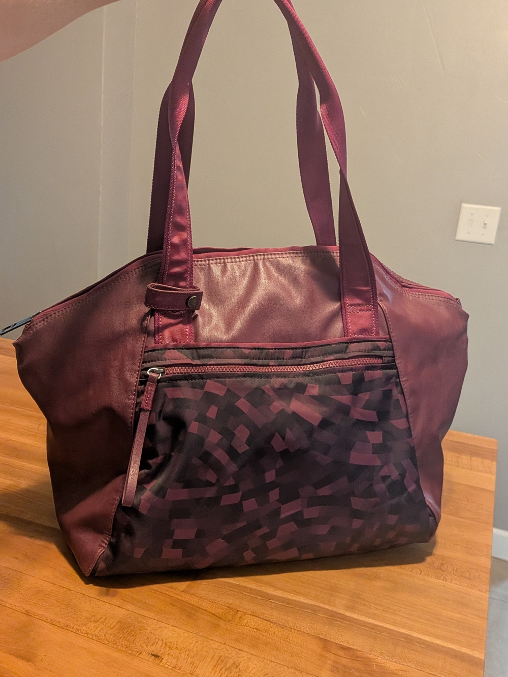 Lululemon Berry Maroon & Printed Gym Tote / Shoulder Bag
